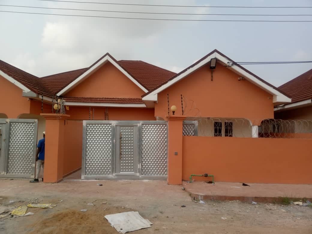 3 Bedrooms townhouse for sale at Spintex