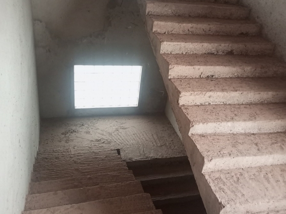 584