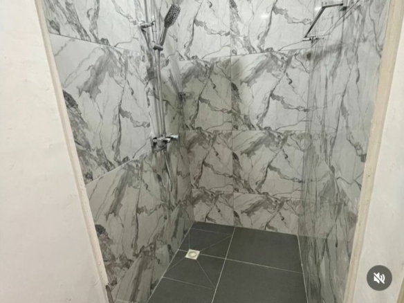 584
